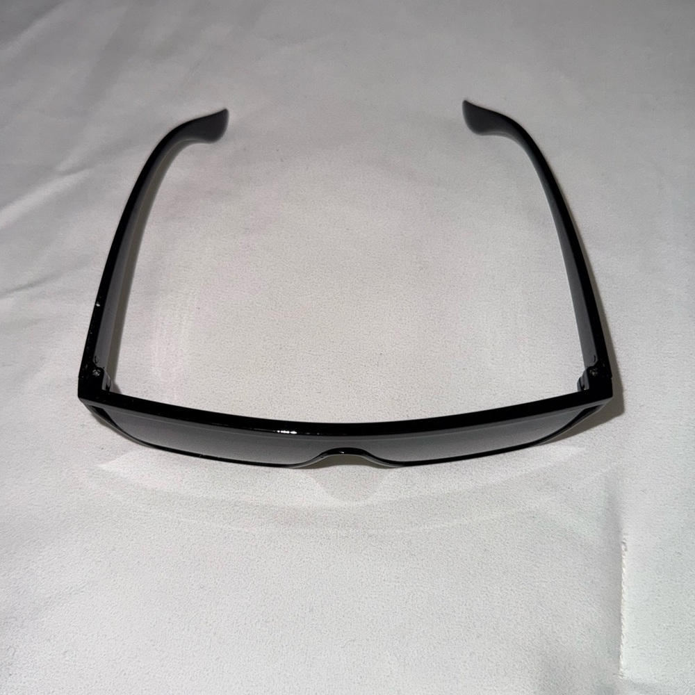 Black Rectangular Sunglasses - Picture 5 of 7